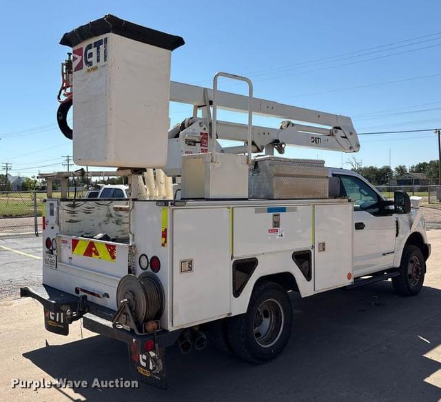 Image of Ford F-350 equipment image 4