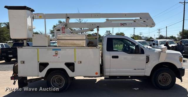 Image of Ford F-350 equipment image 3