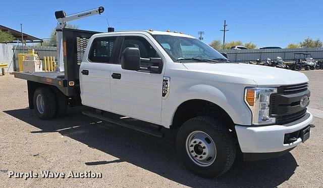 Image of Ford F-350 equipment image 2
