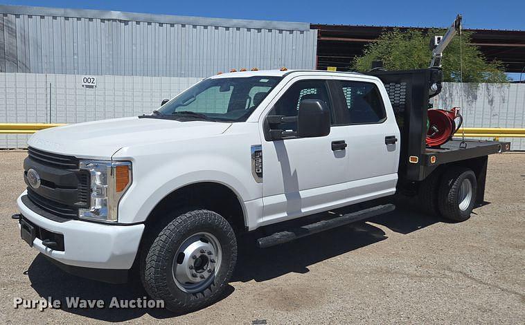 Image of Ford F-350 Primary image