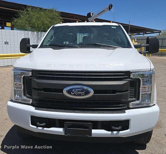 Image of Ford F-350 equipment image 1