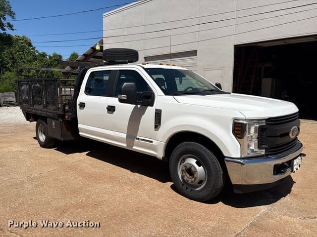 Image of Ford F-350 equipment image 2