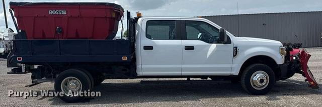 Image of Ford F-350 equipment image 3