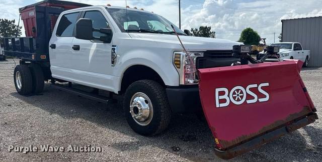 Image of Ford F-350 equipment image 2