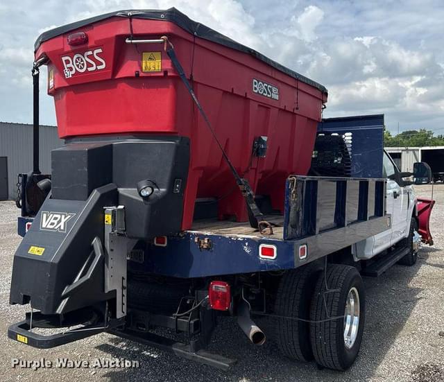 Image of Ford F-350 equipment image 4