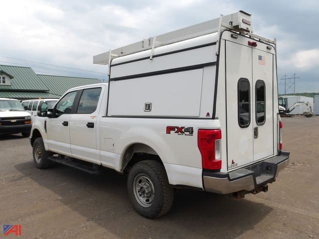 Image of Ford F-350 equipment image 2