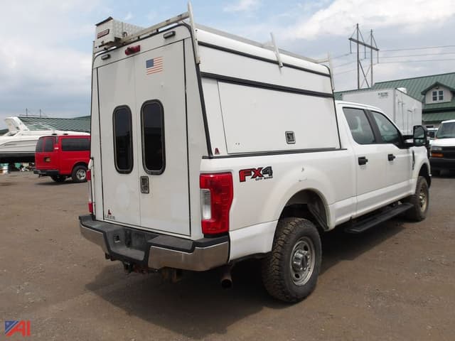 Image of Ford F-350 equipment image 4