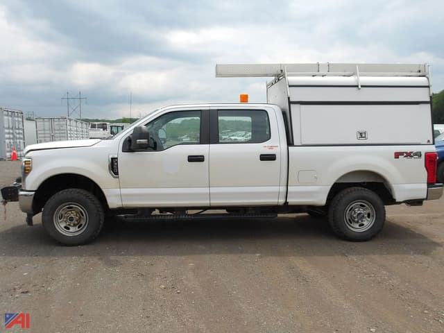 Image of Ford F-350 equipment image 1