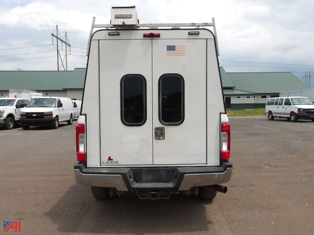 Image of Ford F-350 equipment image 3