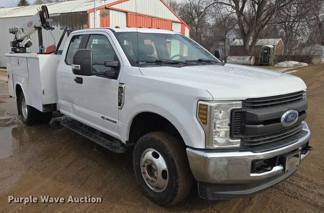 Image of Ford F-350 equipment image 2