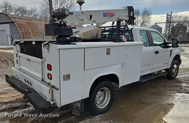 Image of Ford F-350 equipment image 4