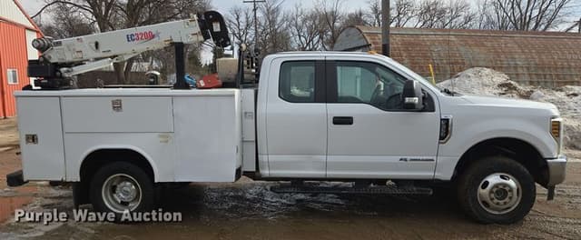 Image of Ford F-350 equipment image 3