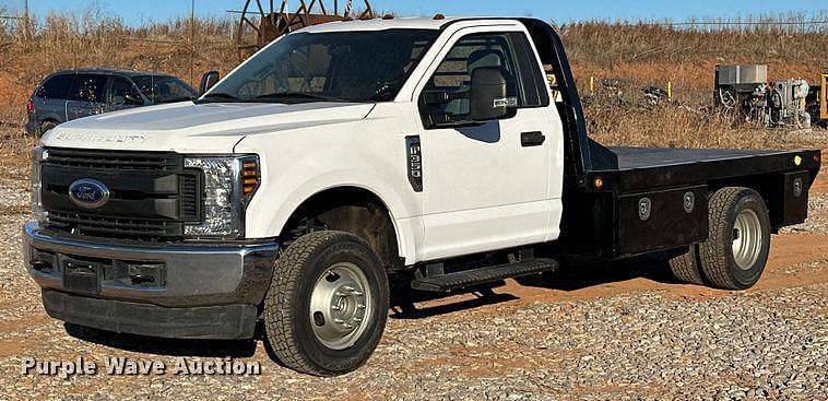 Image of Ford F-350 Primary image