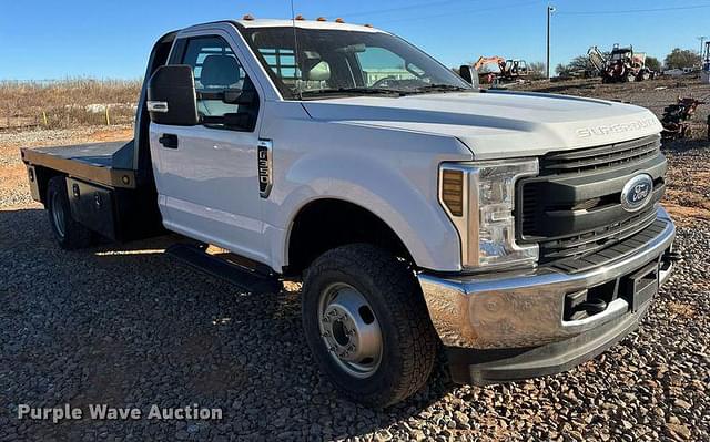 Image of Ford F-350 equipment image 2