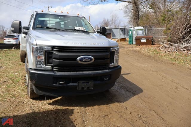 Image of Ford F-350 equipment image 1