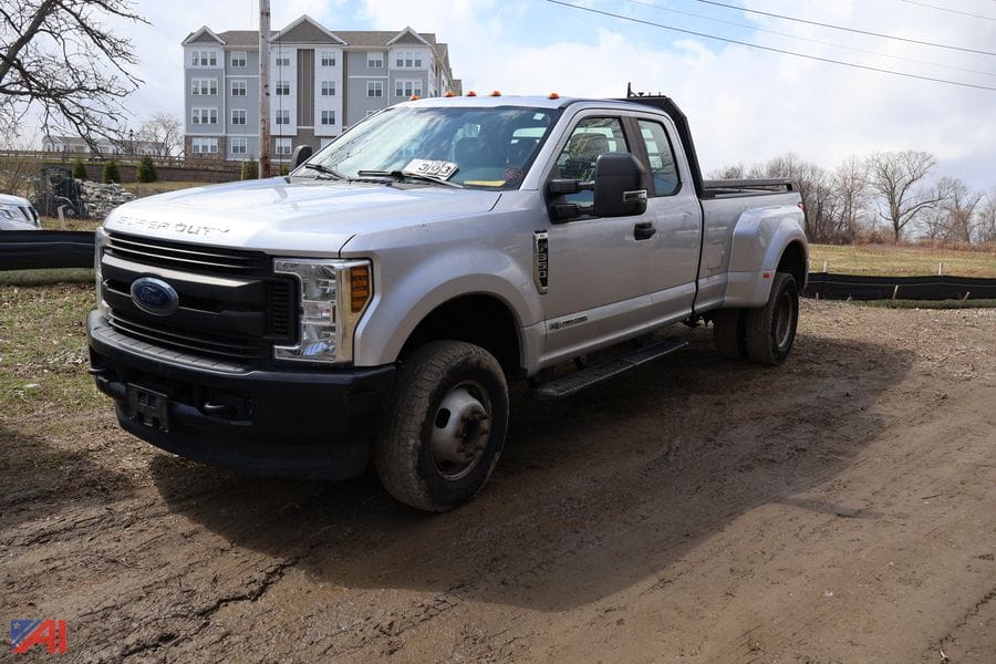 2019 Ford F-350 Equipment Image0