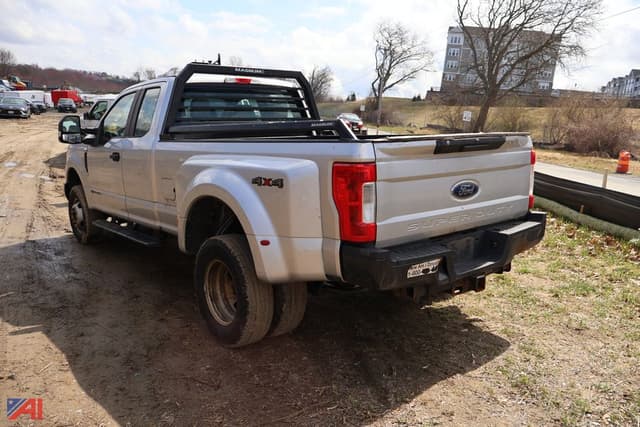 Image of Ford F-350 equipment image 4