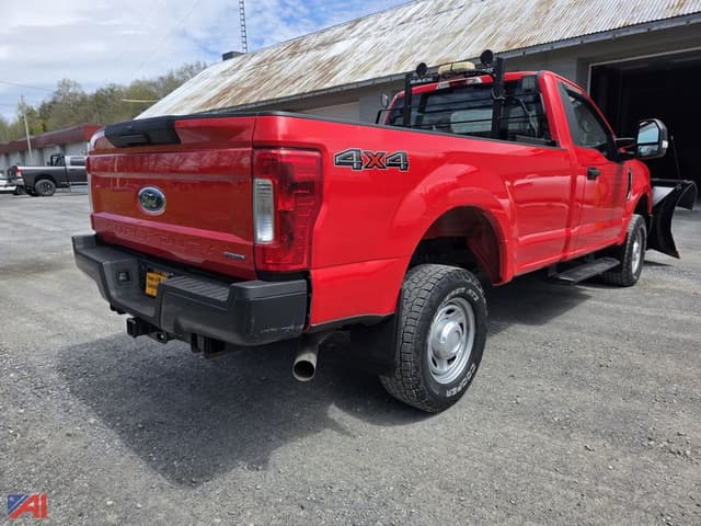 Image of Ford F-350 equipment image 4