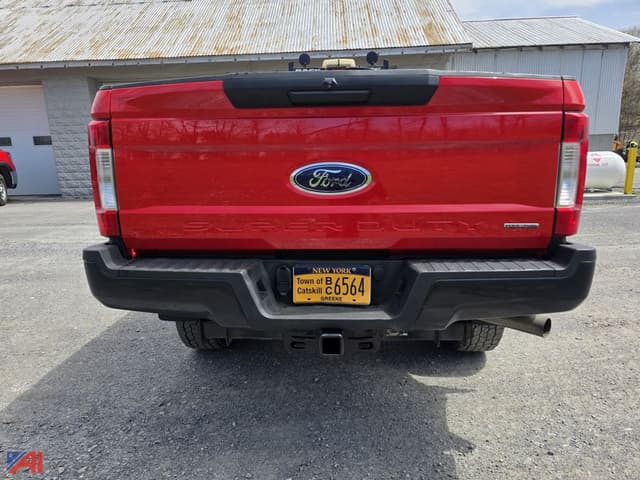 Image of Ford F-350 equipment image 3