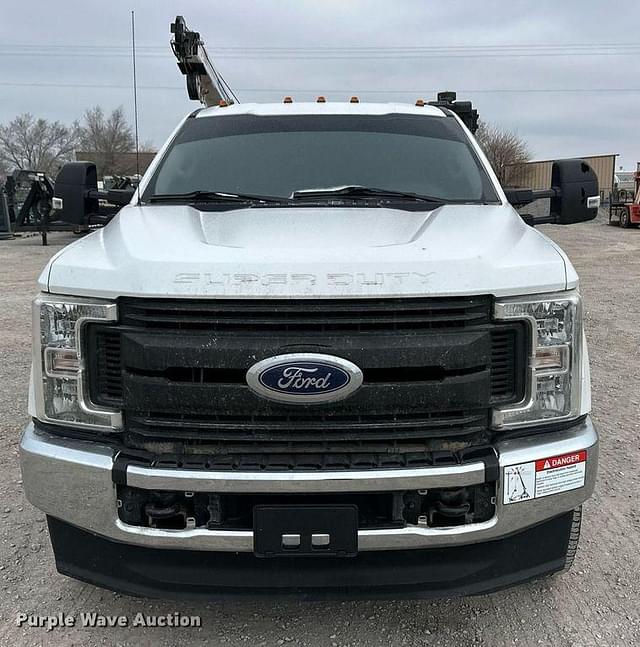 Image of Ford F-350 equipment image 1