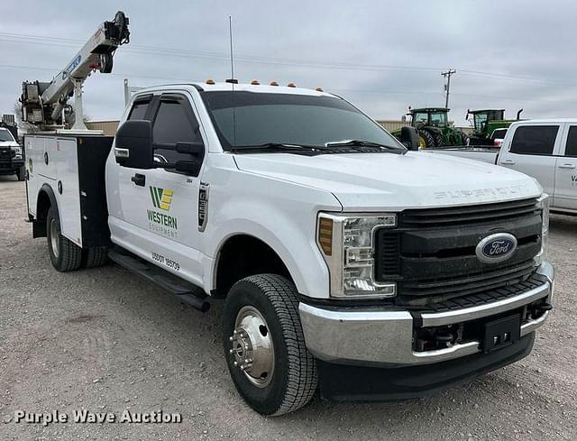 Image of Ford F-350 equipment image 2