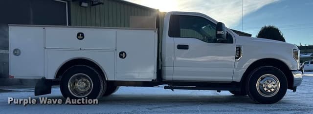 Image of Ford F-350 equipment image 3