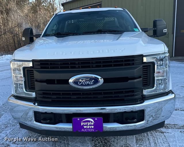 Image of Ford F-350 equipment image 1