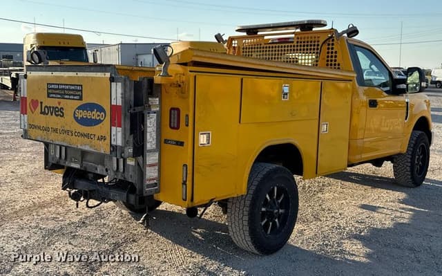 Image of Ford F-350 equipment image 4