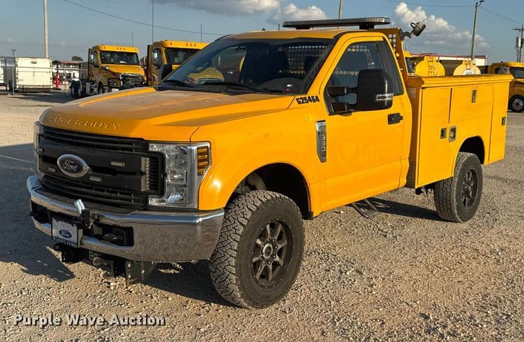 Image of Ford F-350 Primary image
