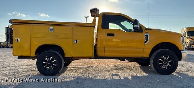 Image of Ford F-350 equipment image 3