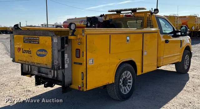 Image of Ford F-350 equipment image 4