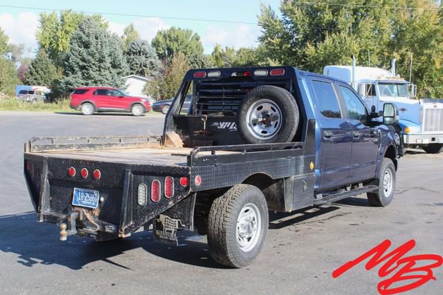 Image of Ford F-350 equipment image 4