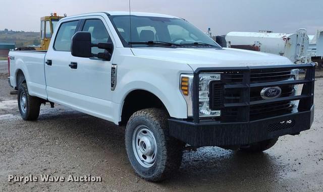 Image of Ford F-350 equipment image 2