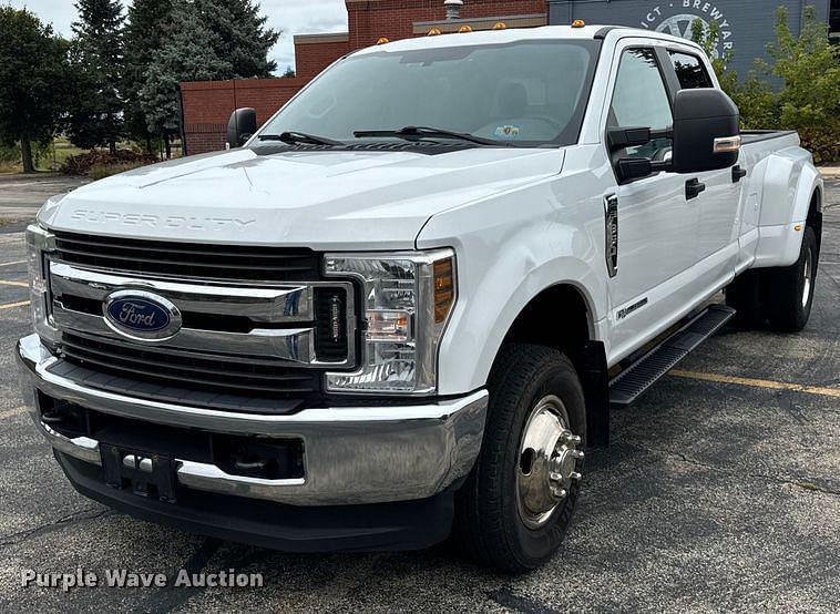 Image of Ford F-350 Primary image