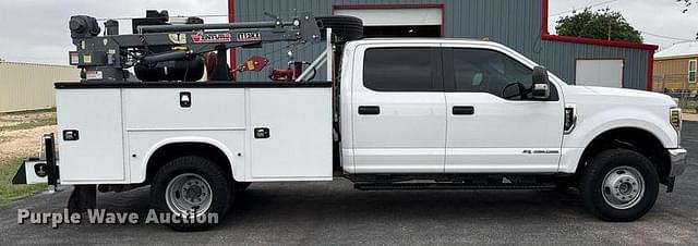 Image of Ford F-350 equipment image 3