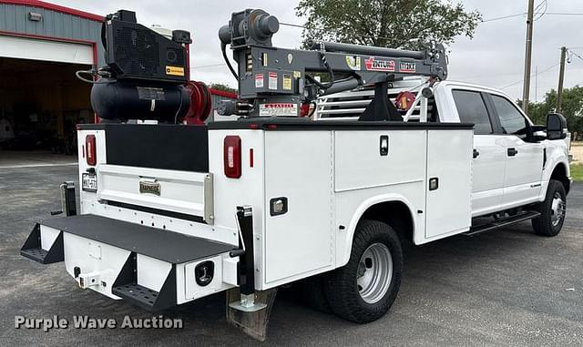 Image of Ford F-350 equipment image 4