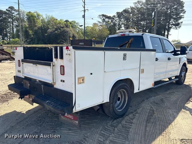 Image of Ford F-350 equipment image 4