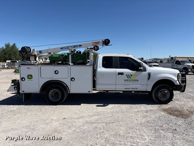 Image of Ford F-350 equipment image 3
