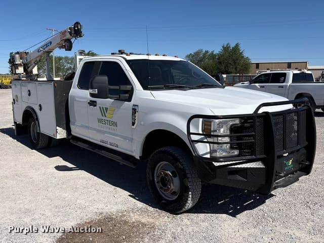 Image of Ford F-350 equipment image 2