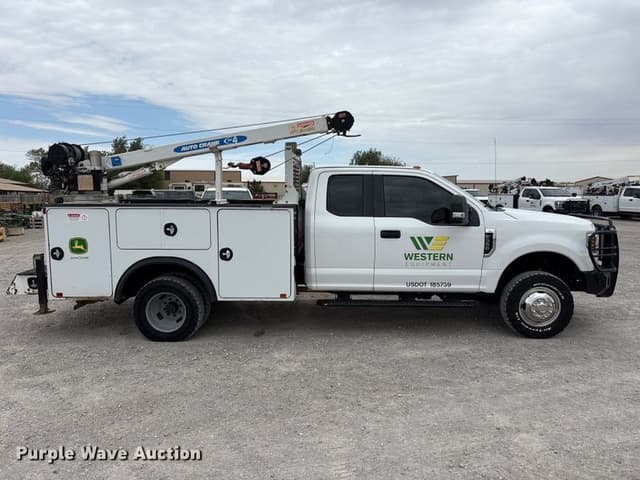 Image of Ford F-350 equipment image 3