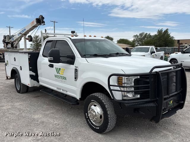 Image of Ford F-350 equipment image 2