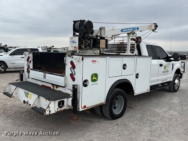Image of Ford F-350 equipment image 4