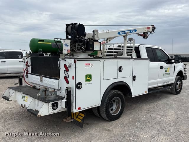 Image of Ford F-350 equipment image 4