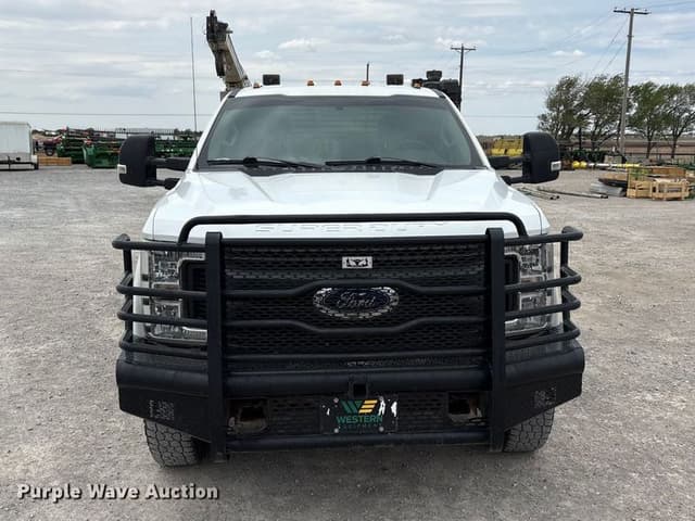 Image of Ford F-350 equipment image 1
