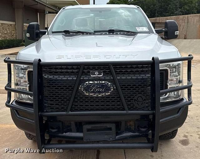 Image of Ford F-350 equipment image 1