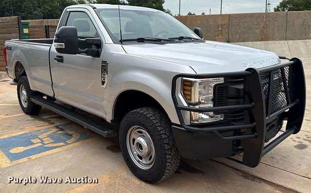 Image of Ford F-350 equipment image 2