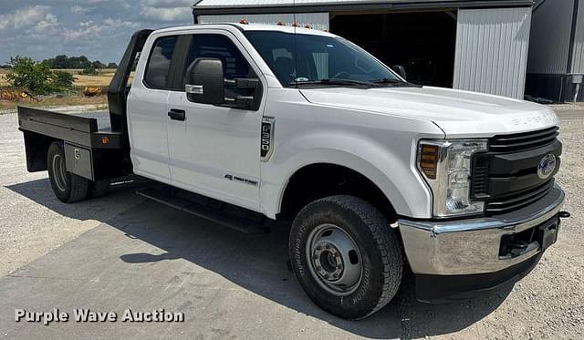 Image of Ford F-350 equipment image 2