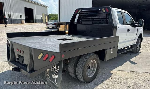 Image of Ford F-350 equipment image 4