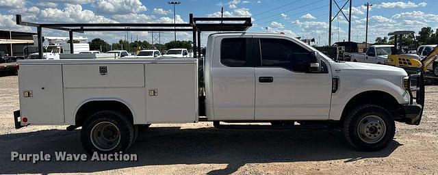 Image of Ford F-350 equipment image 3