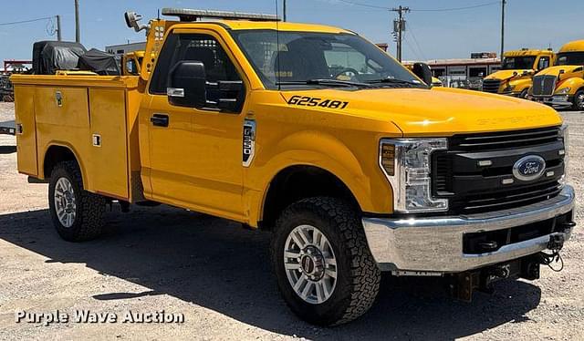 Image of Ford F-350 equipment image 2